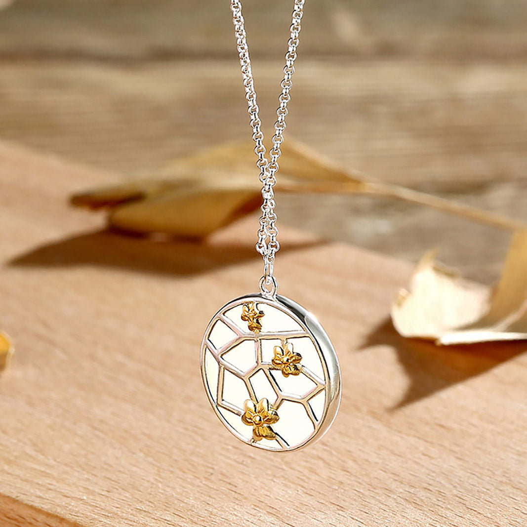 Classic Silver Necklace with Timeless Appeal