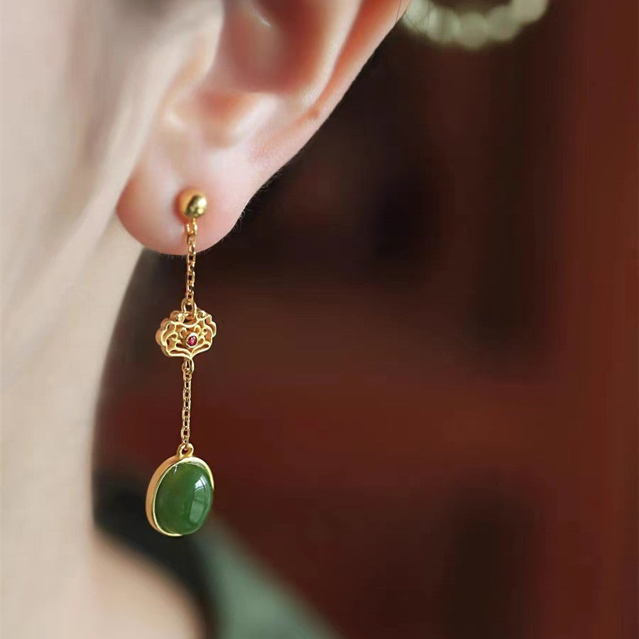 Classic Gold Earring with Timeless Appeal