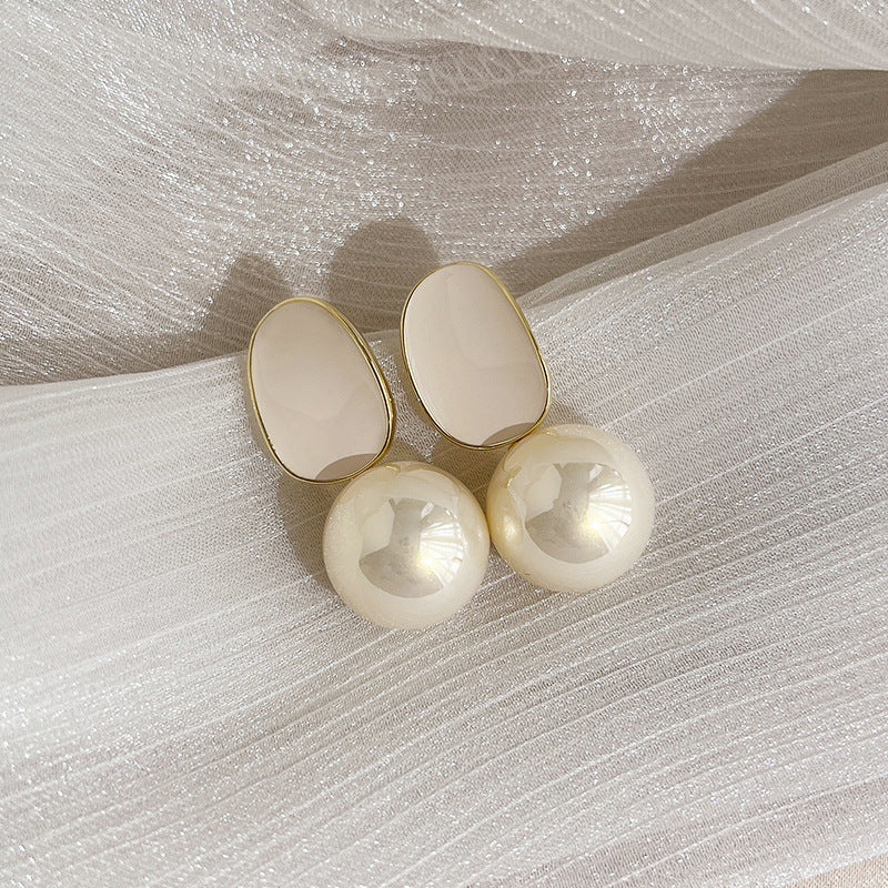 Charming Pearl Earring for Any Occasion
