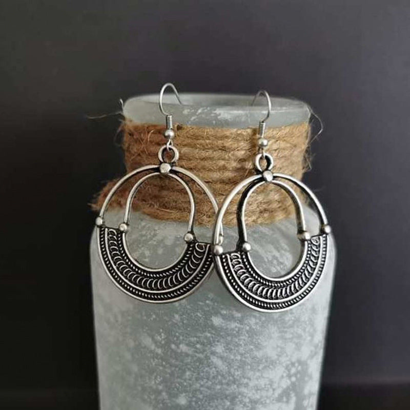 Charming Silver Earring for Any Occasion