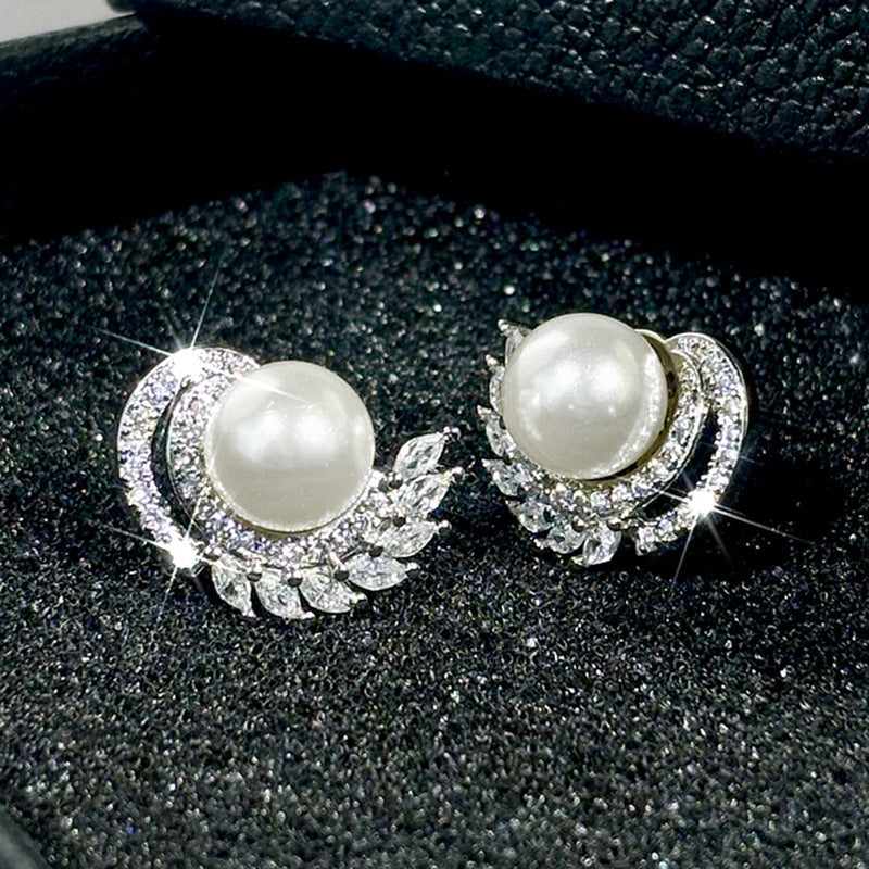 Romantic Pearl Earring for Special Moments