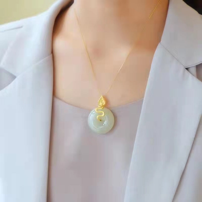 Charming Silver Necklace for Any Occasion