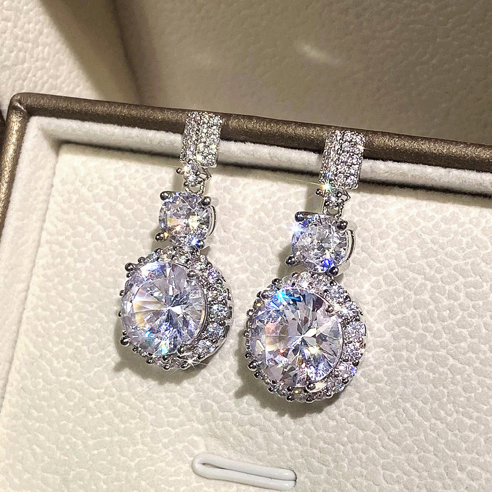 Charming Earring for Any Occasion