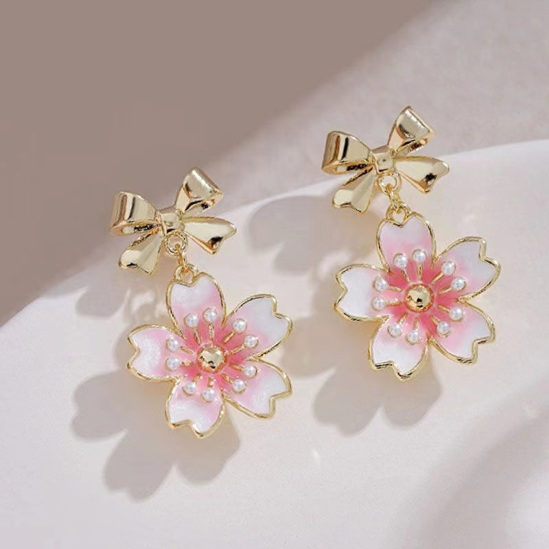 Charming Gold Earring for Any Occasion