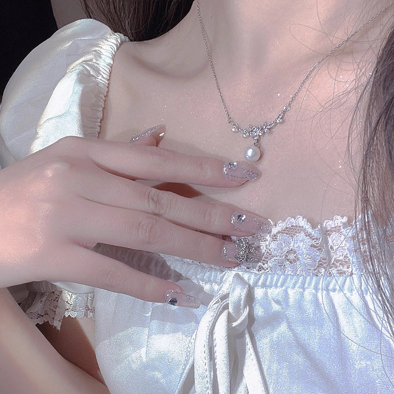 Beautiful Pearl Necklace with Unique Style