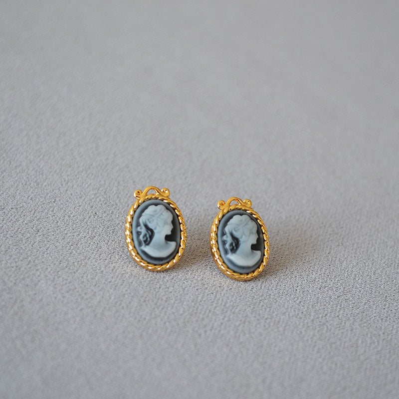 Elegant Gold Earring for Every Occasion
