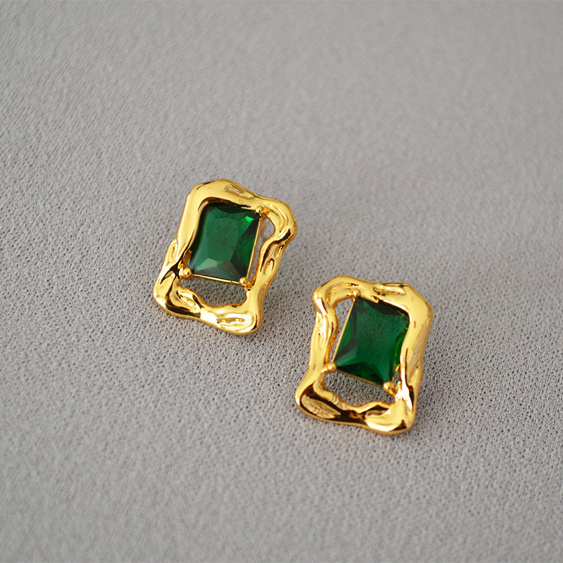 Classic Gold Earring with Timeless Appeal