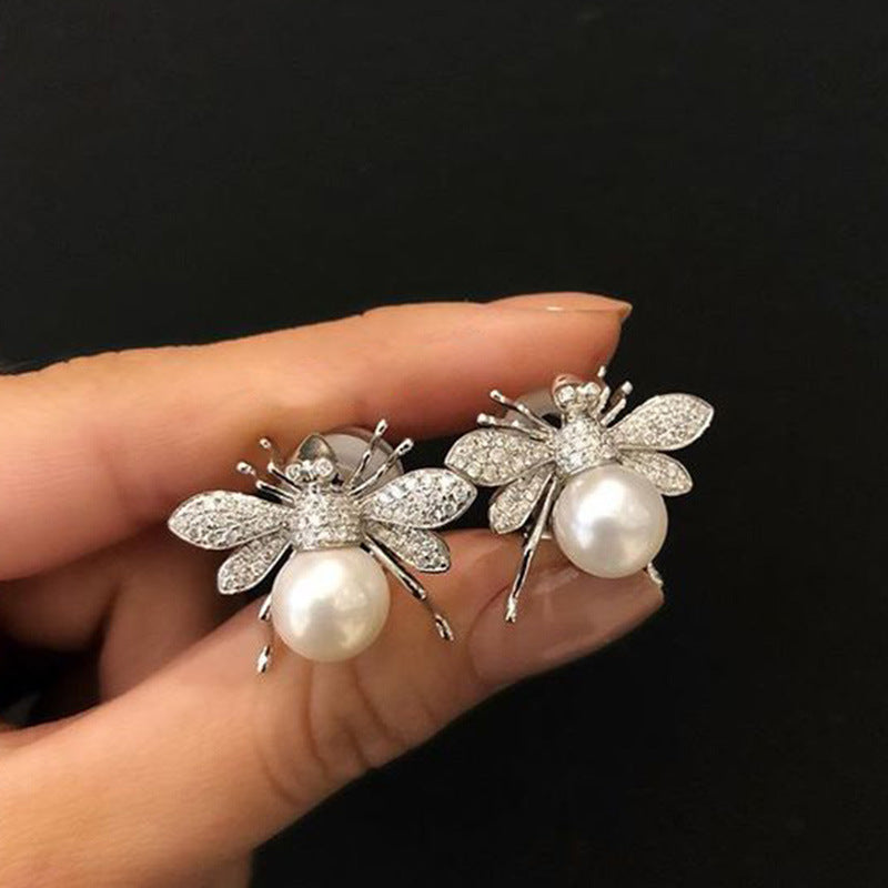 Classic Pearl Earring with Timeless Appeal