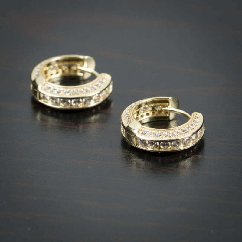 Charming Gold Earring for Any Occasion