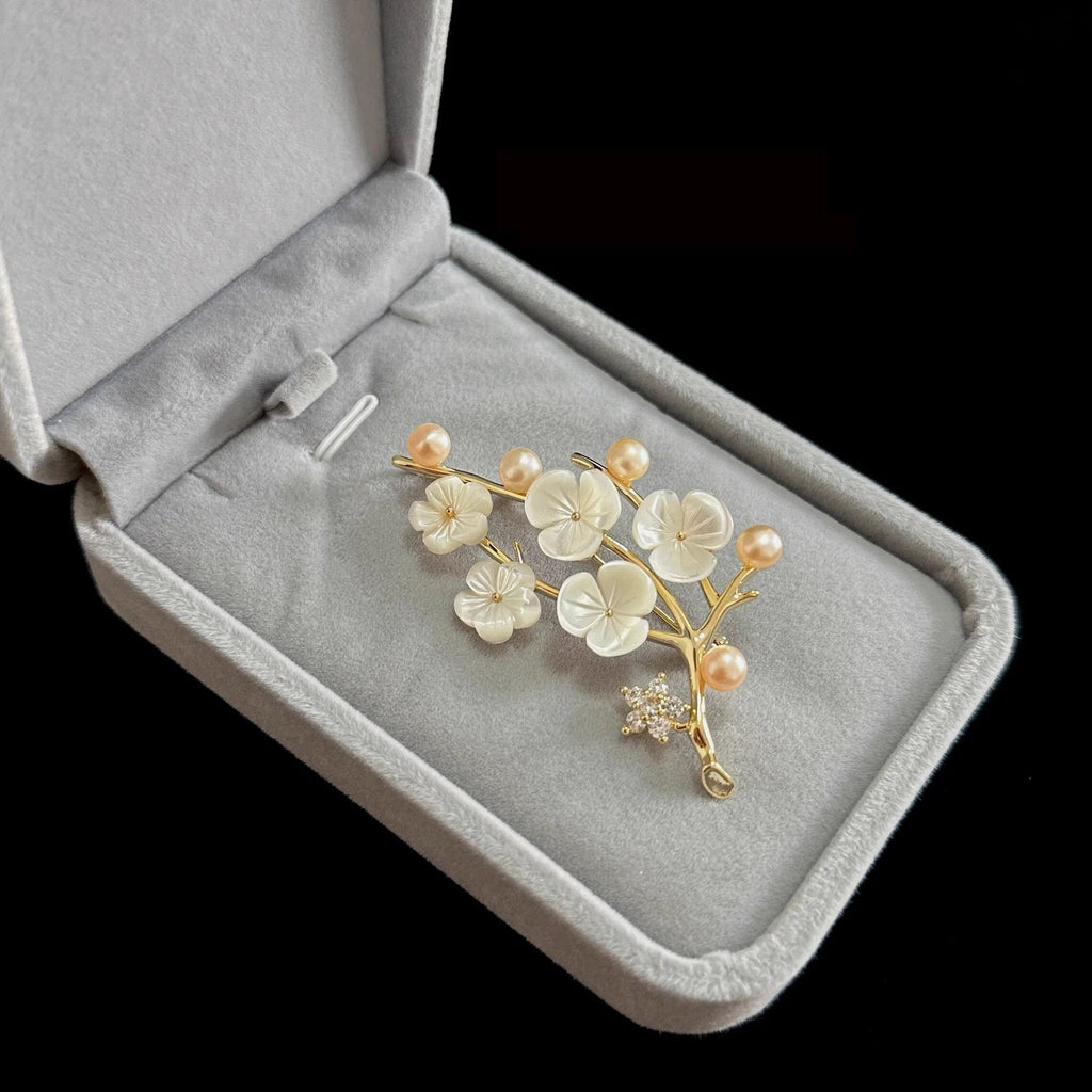 Charming Pearl Piece for Any Occasion