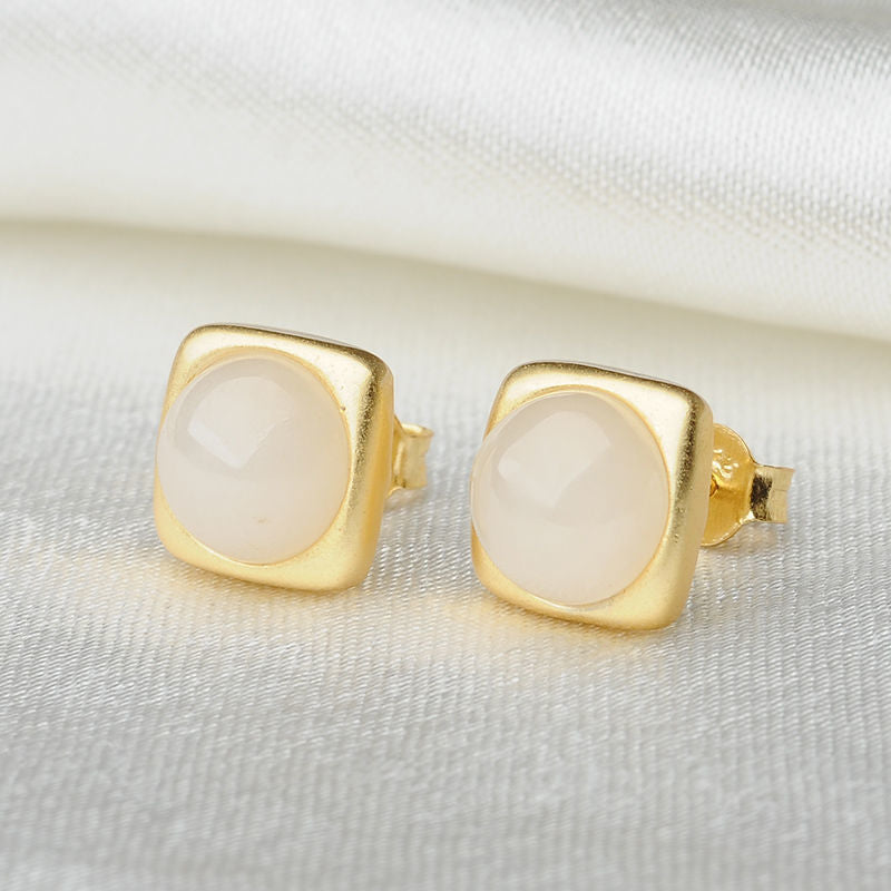 Classic Silver Piece with Timeless Appeal
