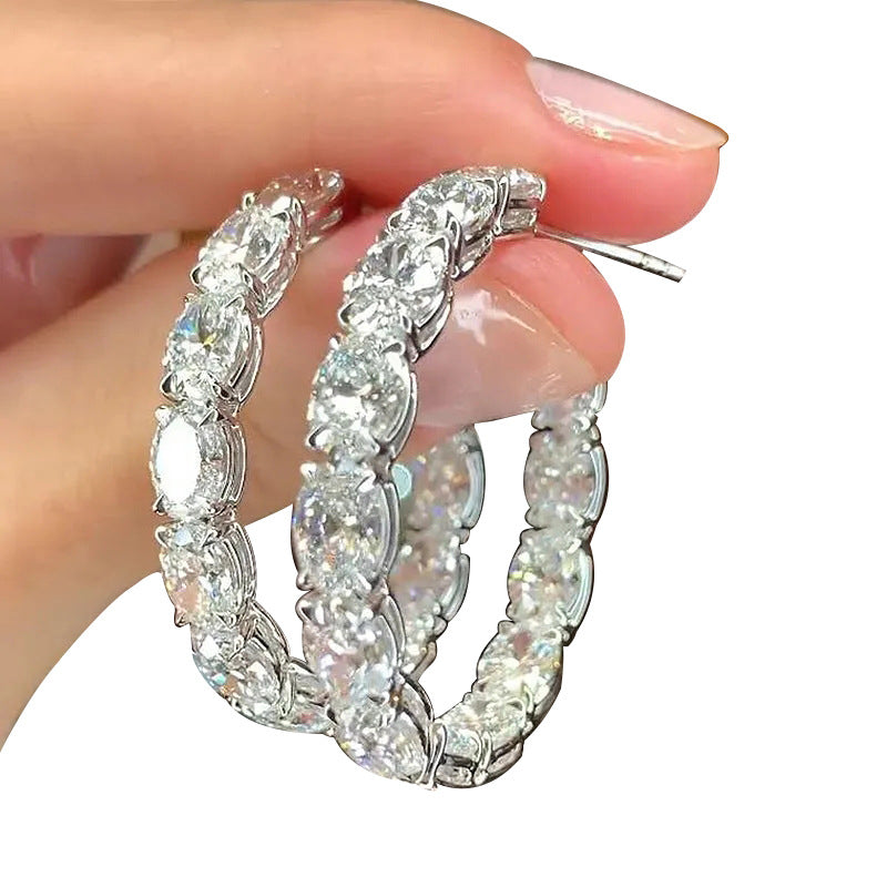 Charming Earring for Any Occasion