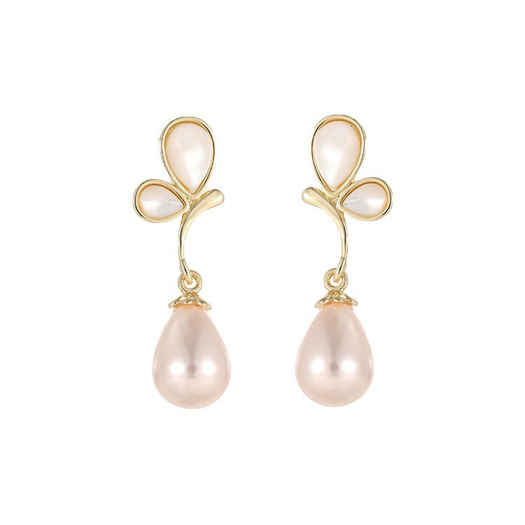 Romantic Pearl Earring for Special Moments