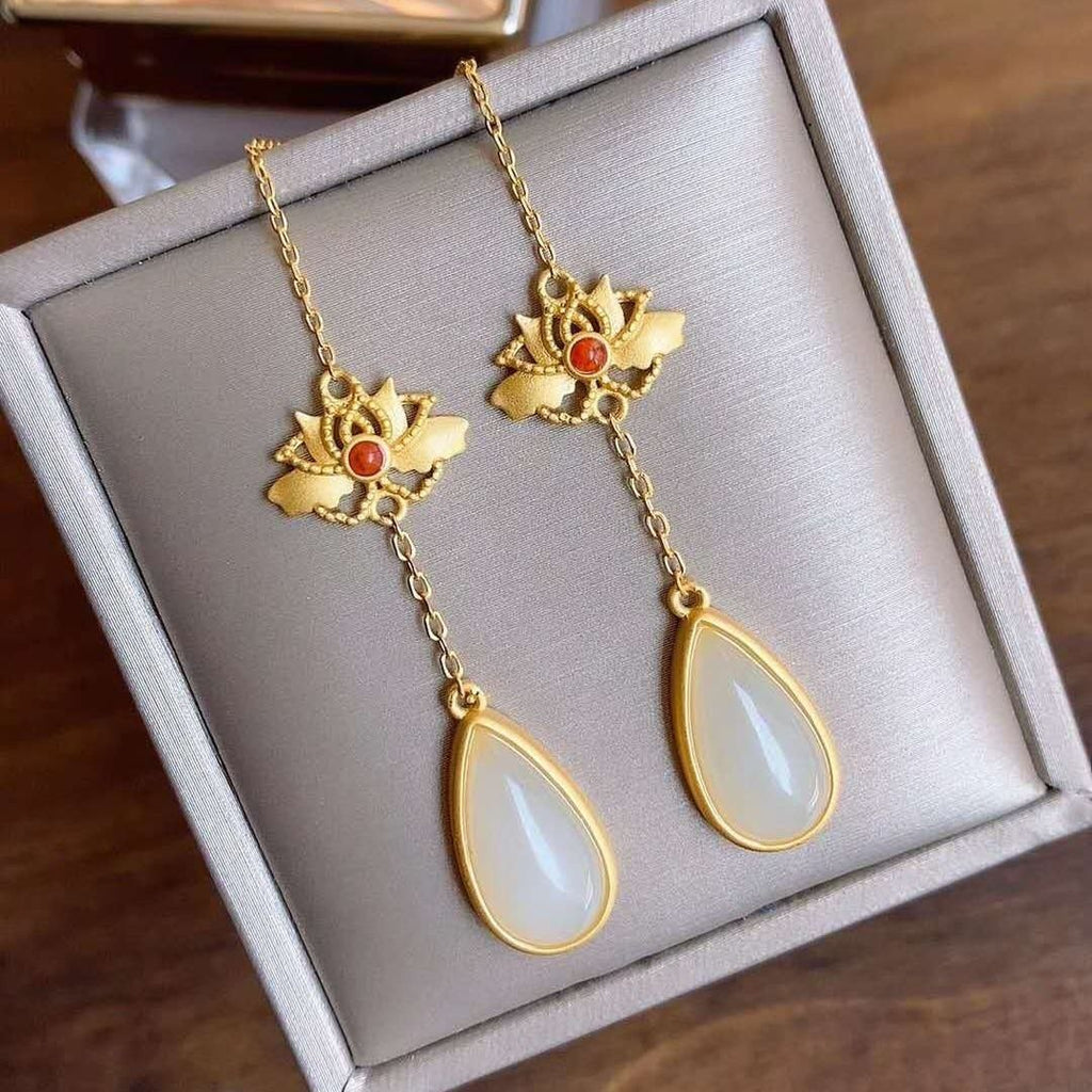 Charming Gold Earring for Any Occasion