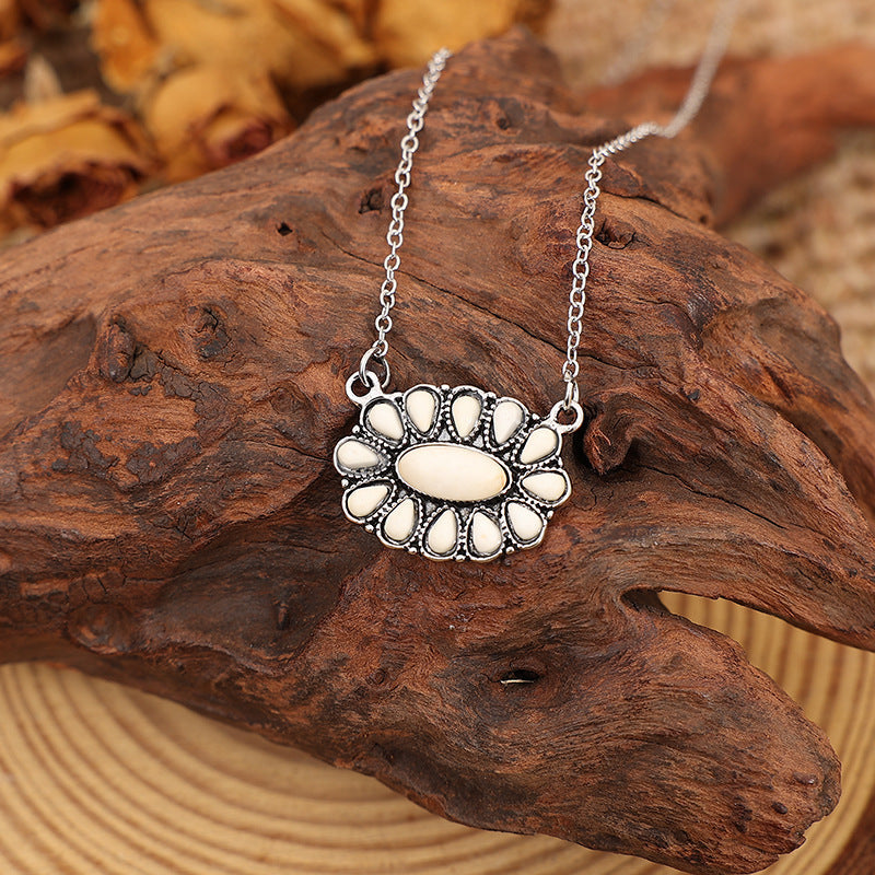 Classic Silver Necklace with Timeless Appeal