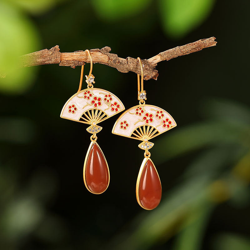 Charming Gold Earring for Any Occasion