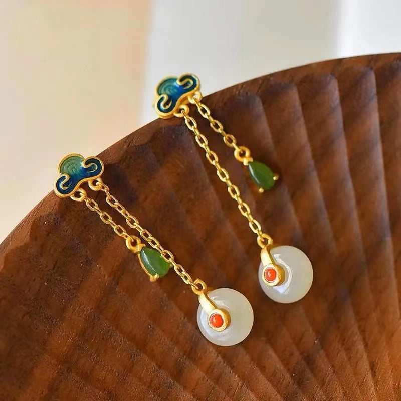 Charming Gold Earring for Any Occasion