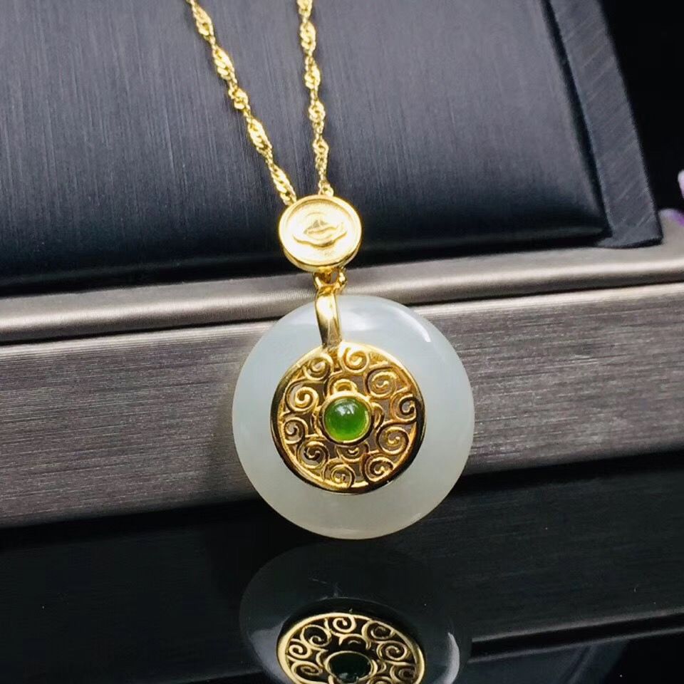 Classic Gold Necklace with Timeless Appeal