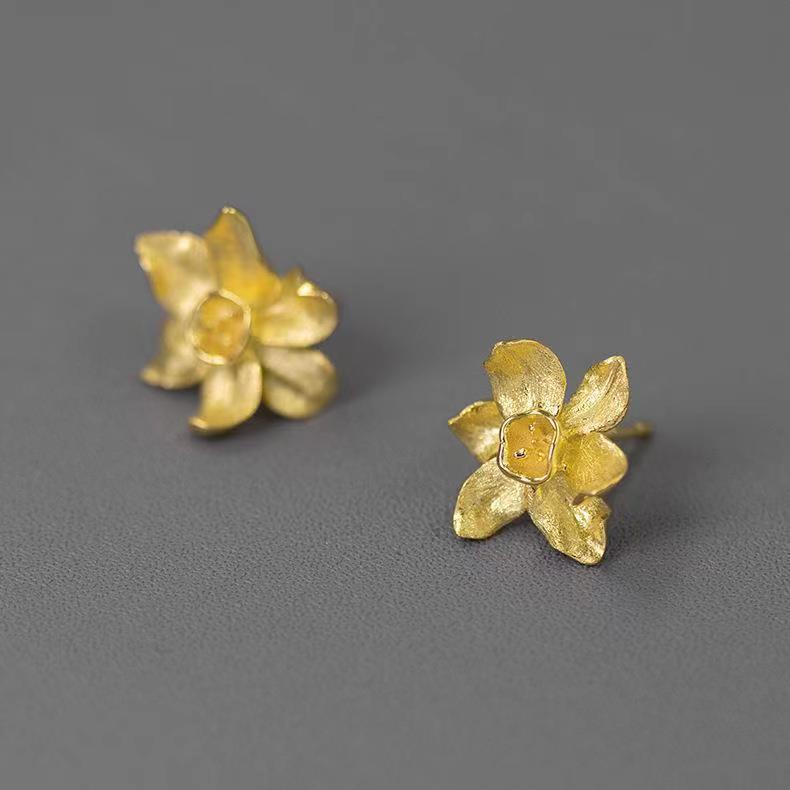 Beautiful Silver Earring with Unique Style