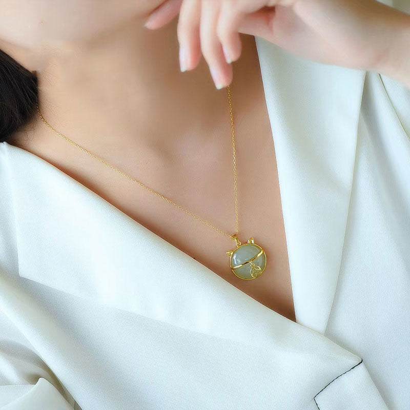 Beautiful Silver Necklace with Unique Style