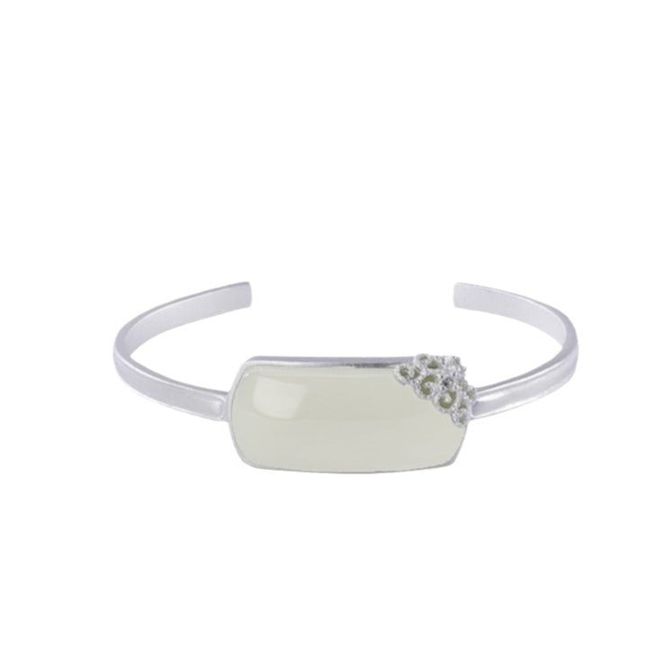 Romantic Gold Bracelet for Special Moments
