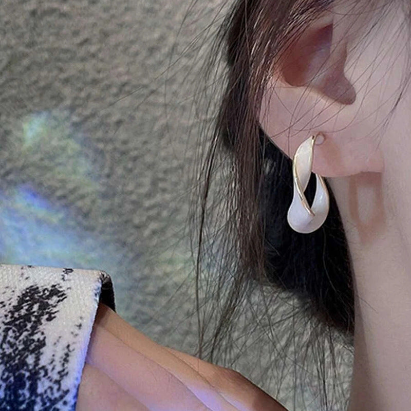Charming Earring for Any Occasion