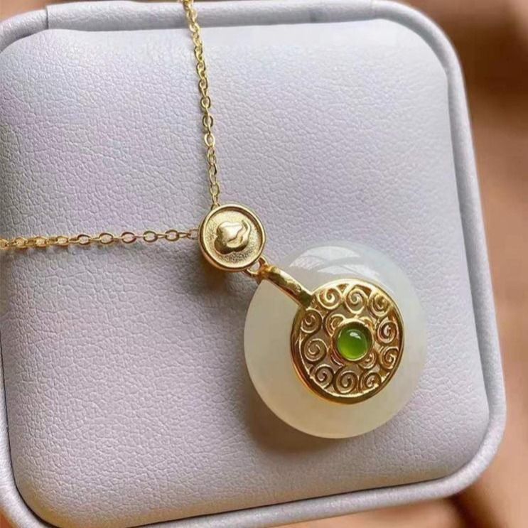 Classic Gold Necklace with Timeless Appeal