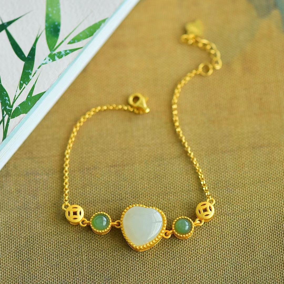 Charming Silver Bracelet for Any Occasion