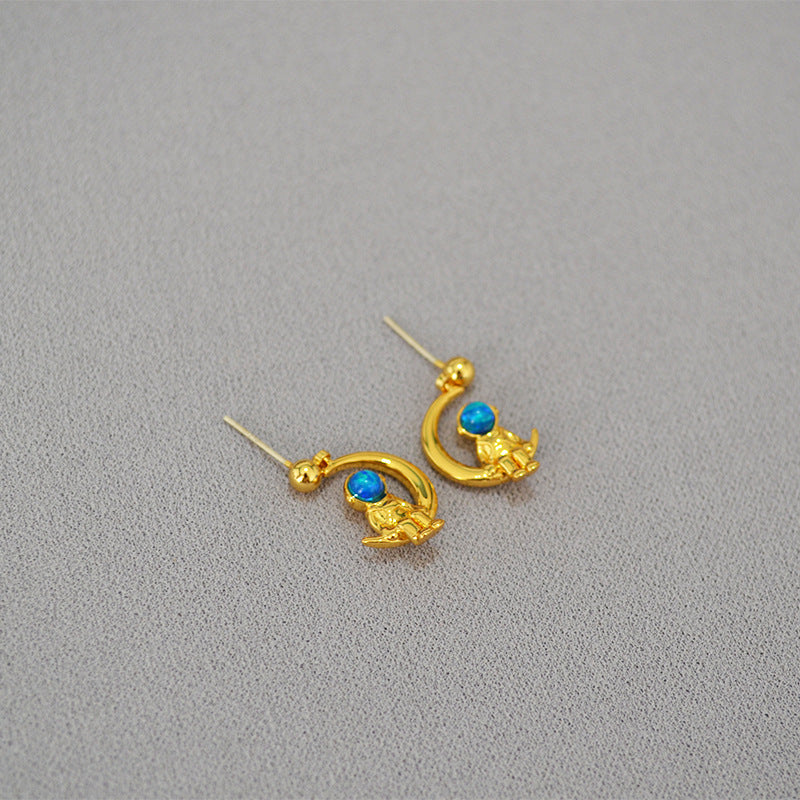 Beautiful Gold Earring with Unique Style