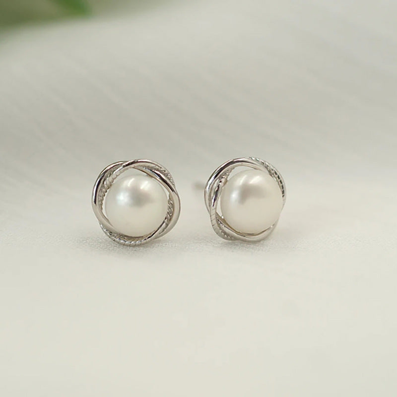Romantic Pearl Earring for Special Moments