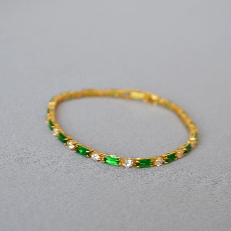 Classic Gold Bracelet with Timeless Appeal