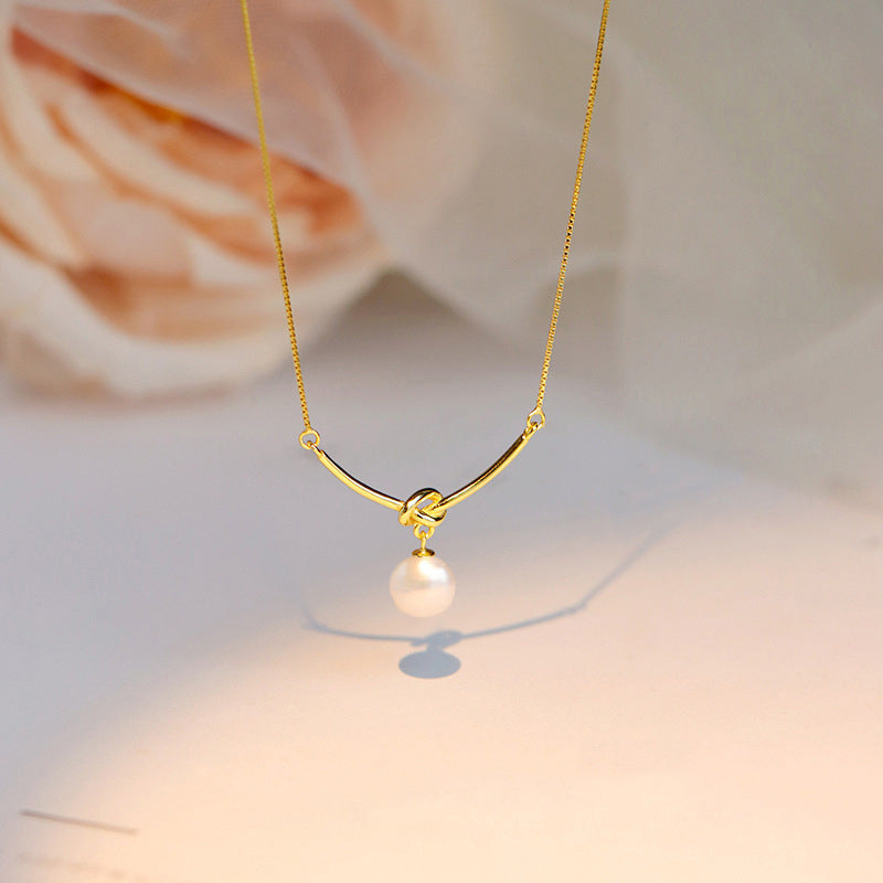 Beautiful Pearl Necklace with Unique Style