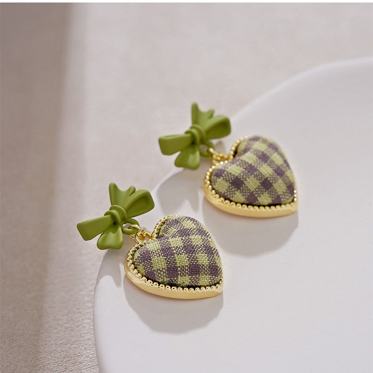 Charming Earring for Any Occasion