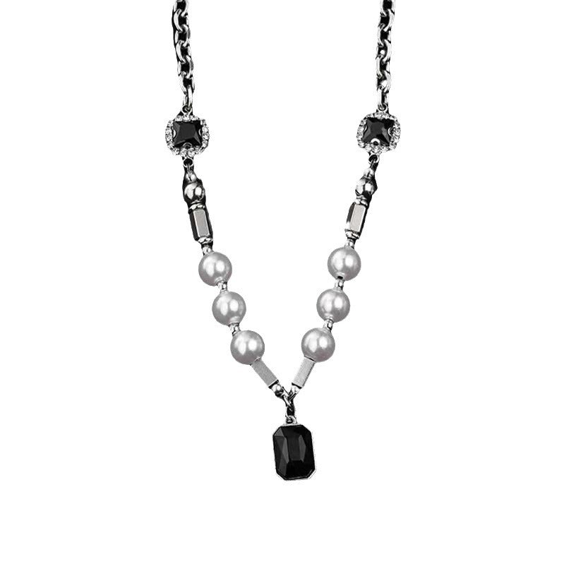 Beautiful Pearl Necklace with Unique Style