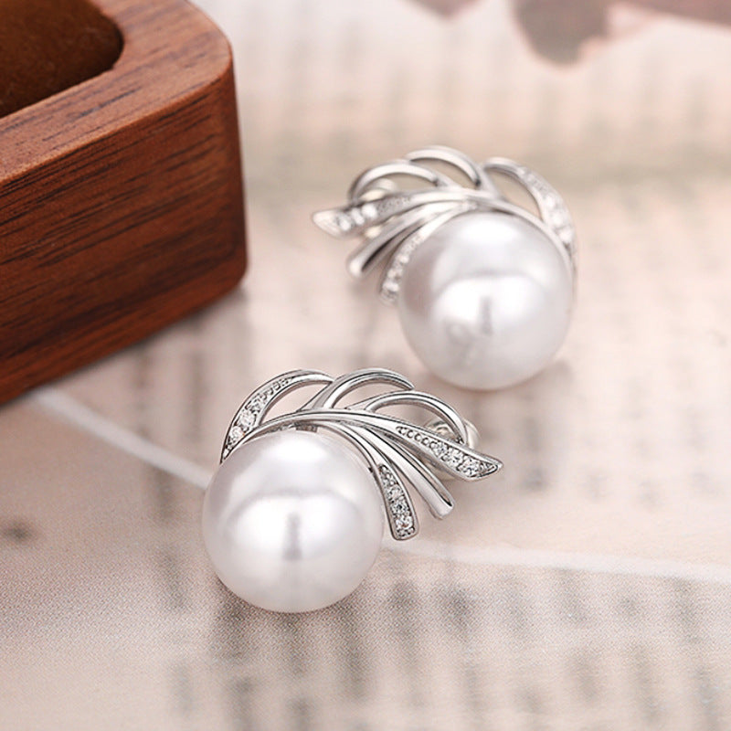 Romantic Pearl Earring for Special Moments