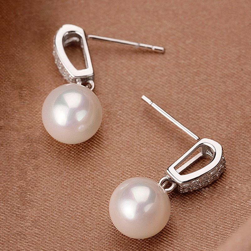 Classic Pearl Earring with Timeless Appeal