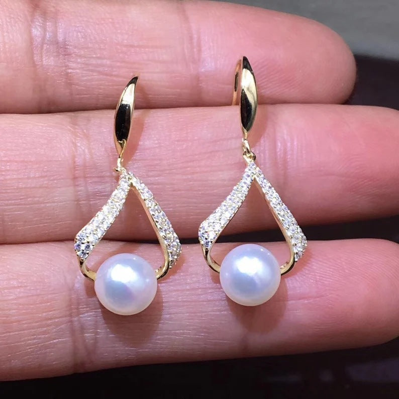 Classic Pearl Earring with Timeless Appeal