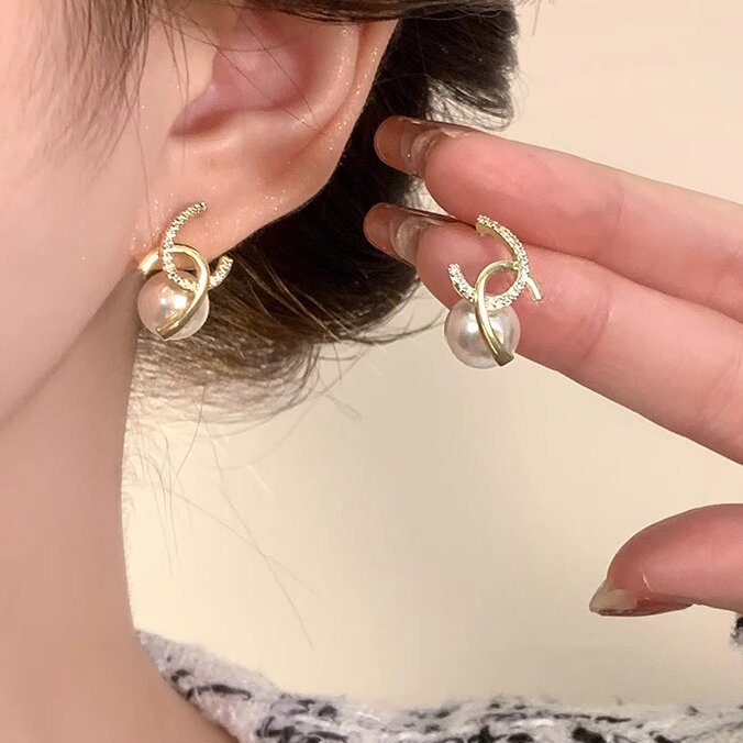 Romantic Pearl Earring for Special Moments