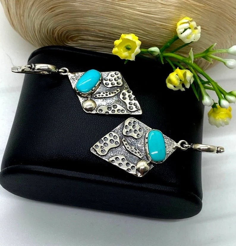Beautiful Silver Earring with Unique Style