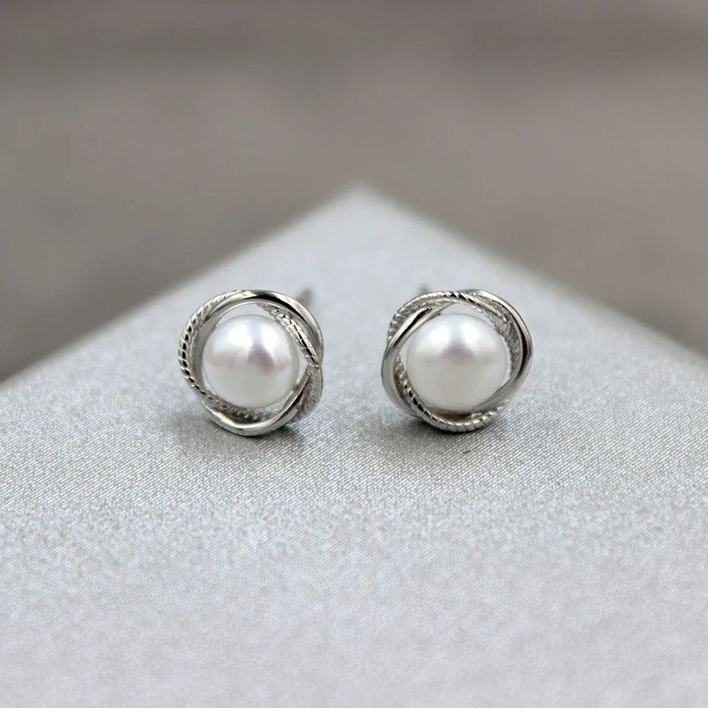 Romantic Pearl Earring for Special Moments