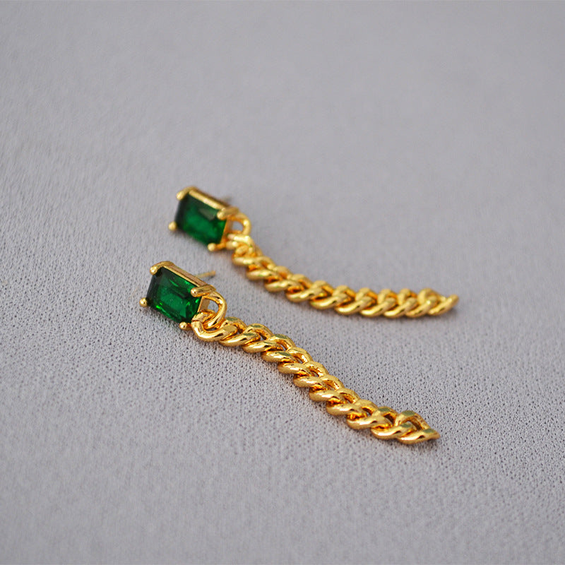Charming Gold Earring for Any Occasion