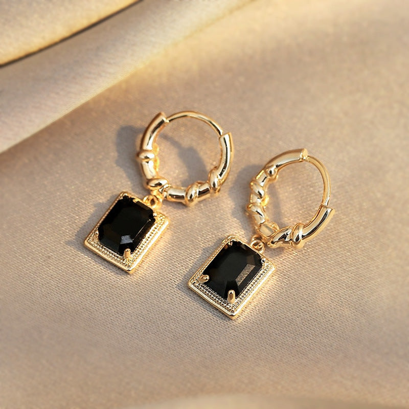 Charming Earring for Any Occasion
