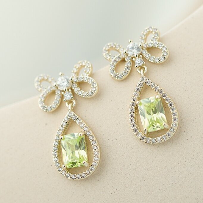 Romantic Gold Earring for Special Moments