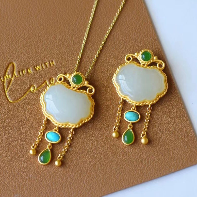 Beautiful Gold Pendant with Unique Style