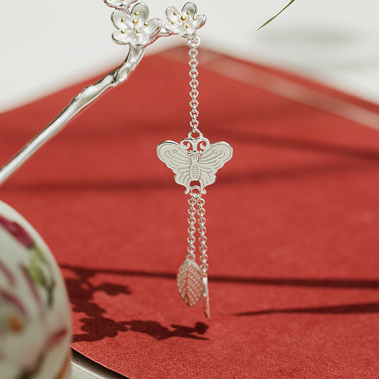Classic Silver Piece with Timeless Appeal