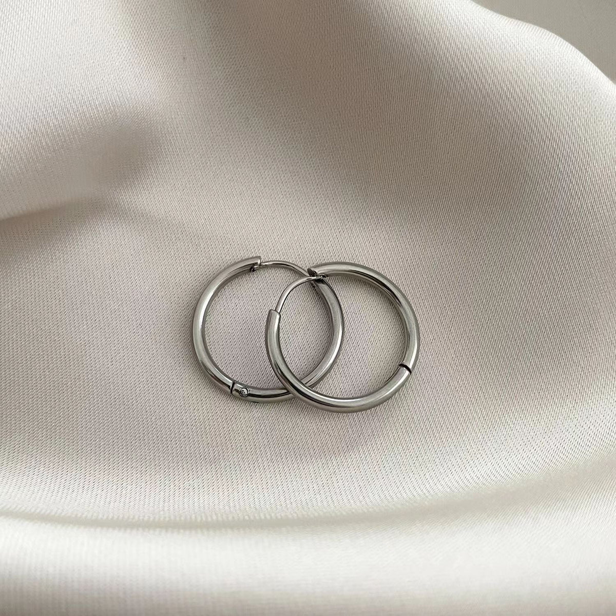 Vintage Handmade Silver Earring