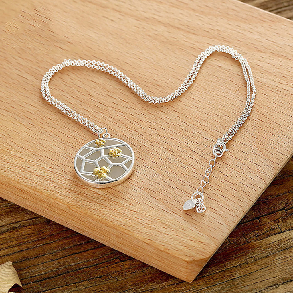Classic Silver Necklace with Timeless Appeal