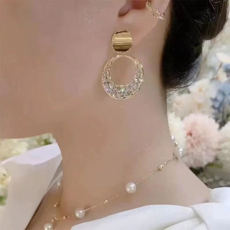 Charming Earring for Any Occasion