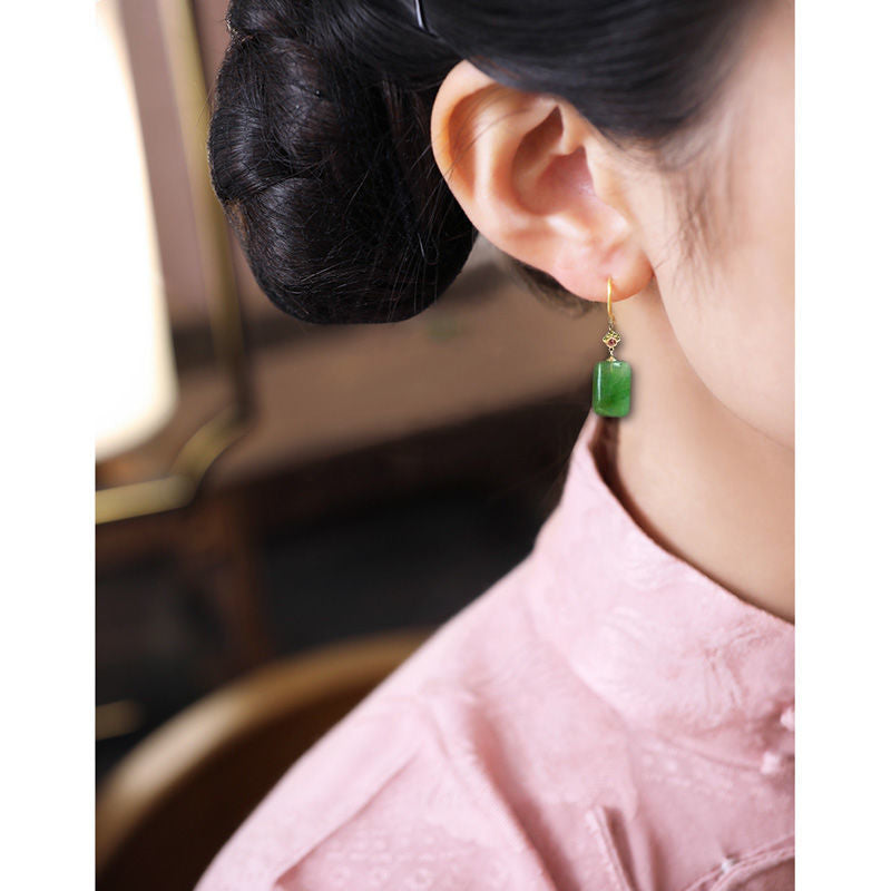 Classic Gold Earring with Timeless Appeal