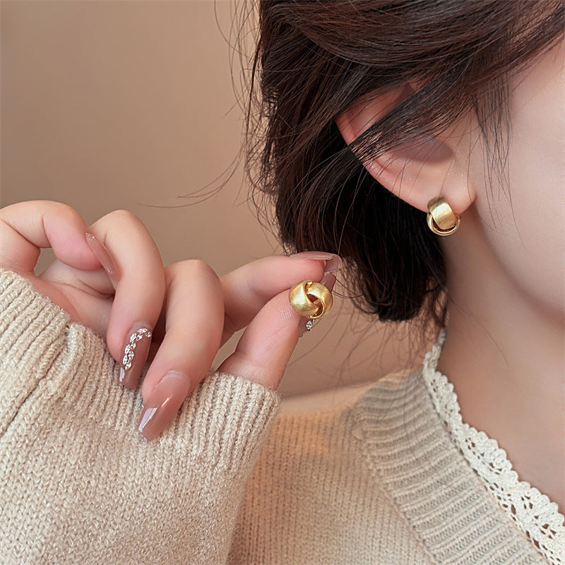 Romantic Gold Earring for Special Moments
